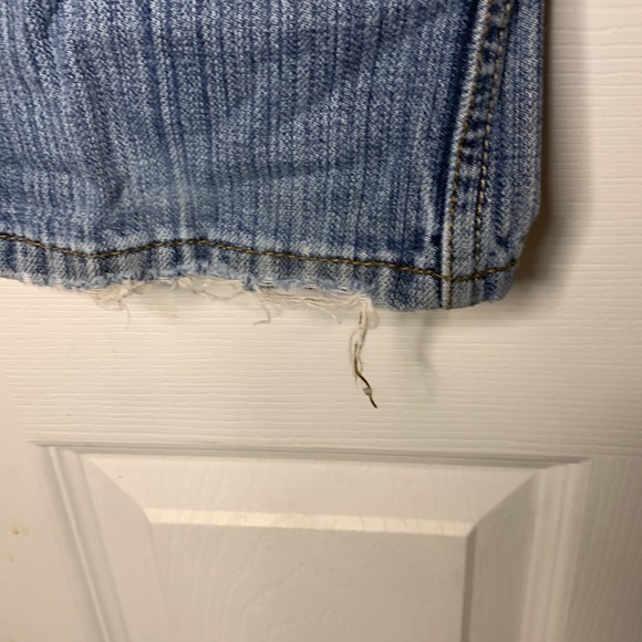 Wrangler straight fit distressed jeans 32x29 perfectly worn in for comfort. - Picture 5 of 5